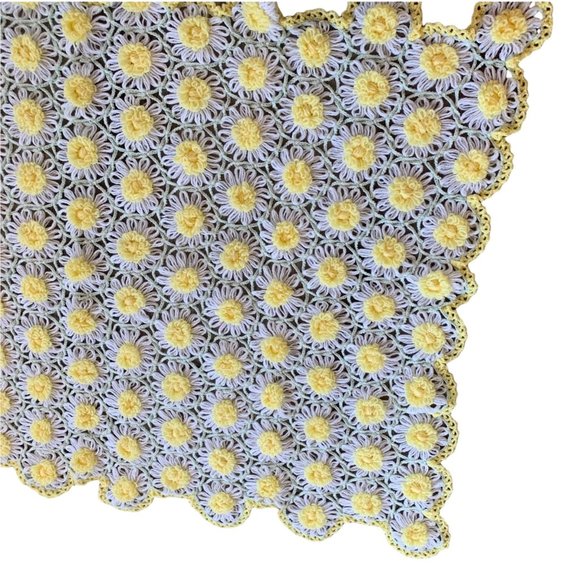 Vintage Handmade Daisy Floral Crocheted Small Throw Blanket - Picture 3 of 6